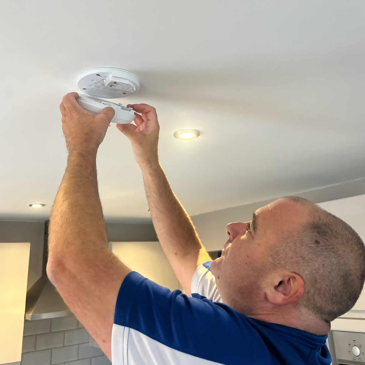 Local smoke alarm installer covering Bradford